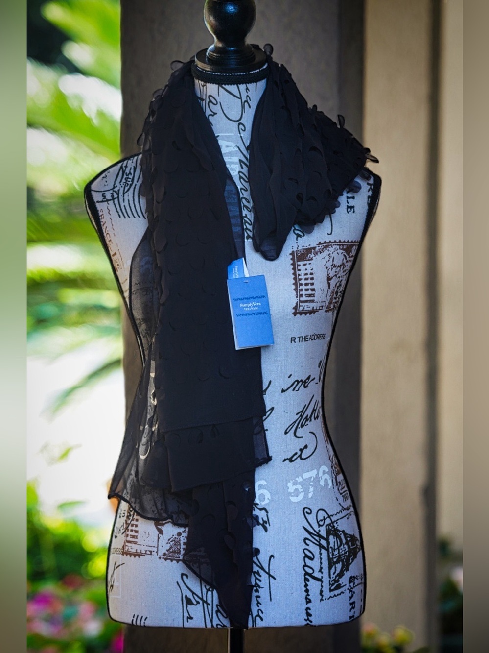 NWT Simply Vera Vera Wang Black Circle Cutout Scarf